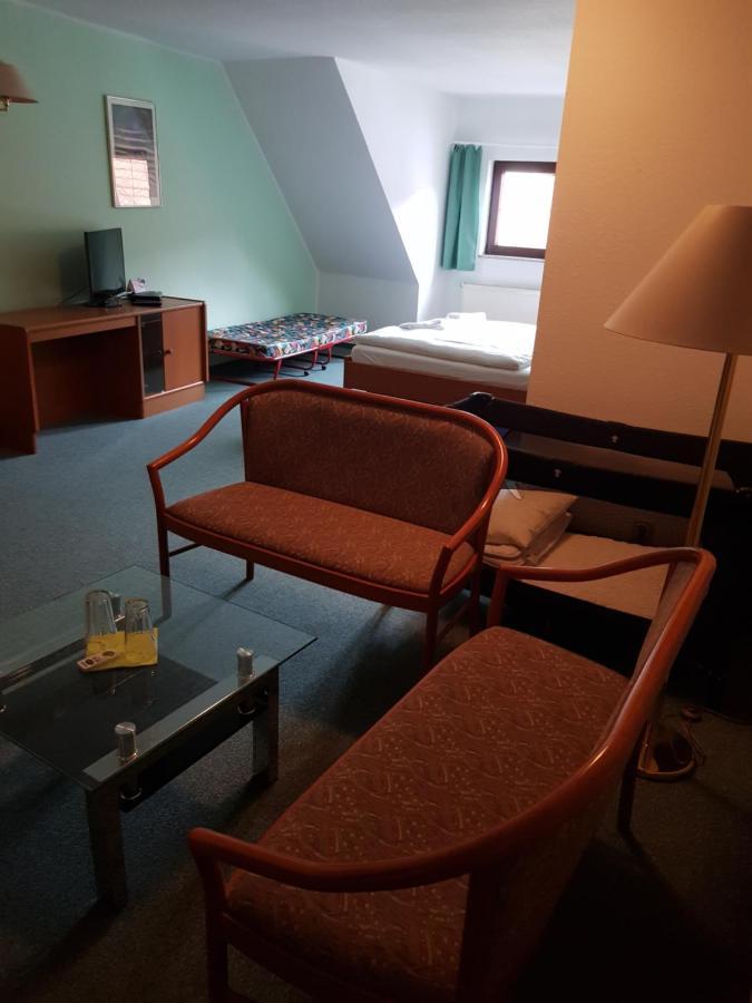 Hotel Zur Altstadt Calbe Екстериор снимка