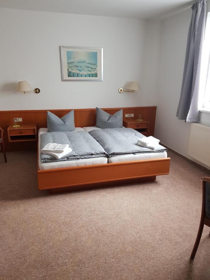 Hotel Zur Altstadt Calbe Екстериор снимка